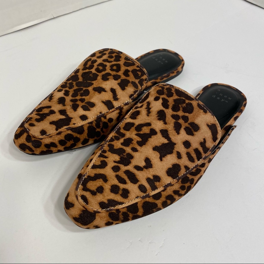 NWT Cheetah Print Mules Loafers Flats Shoes Womens